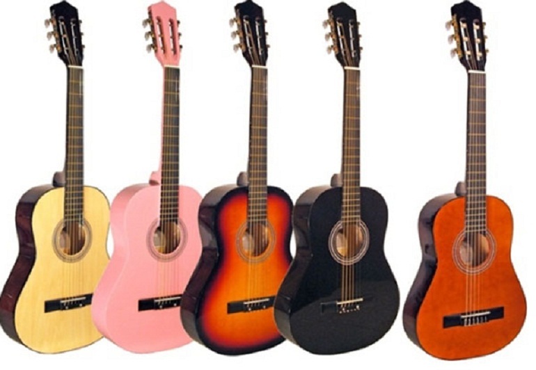 Đàn guitar cũng rất phổ biến và ngày càng được nhiều người theo học, nhất là các bạn trẻ
