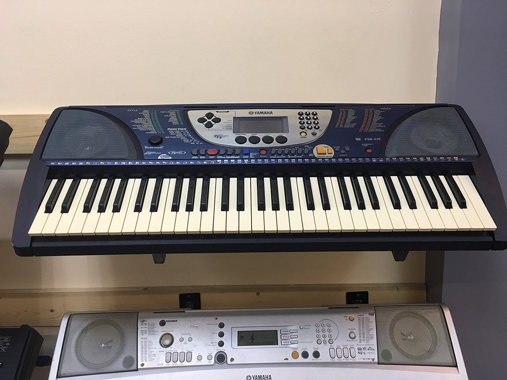 Đàn organ Yamaha PSR-270